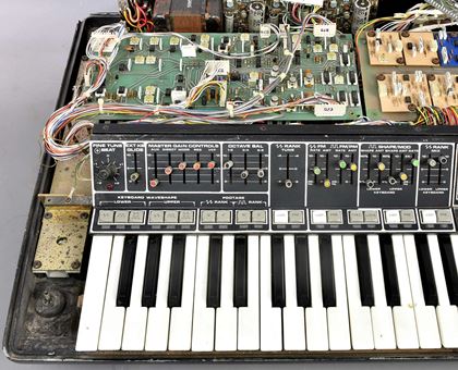 Moog-Polymoog,broken rear right case a/s
